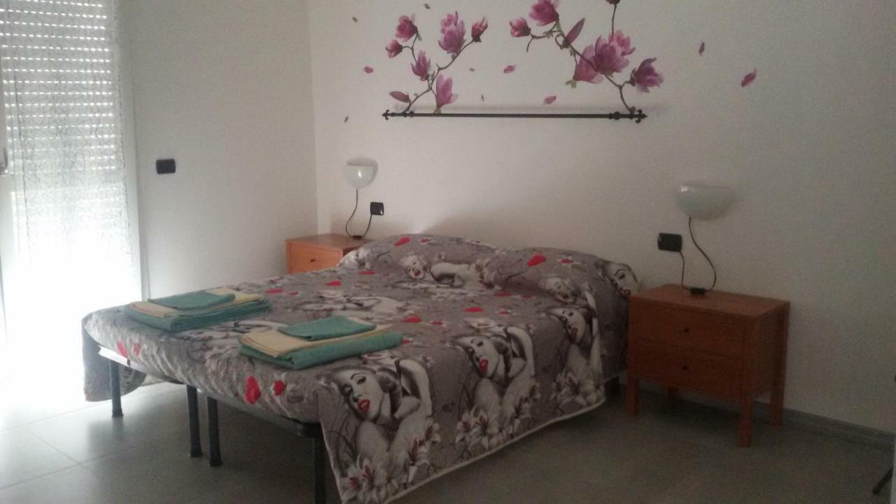 B&B Honey Rooms ซารอนโน ภายนอก รูปภาพ