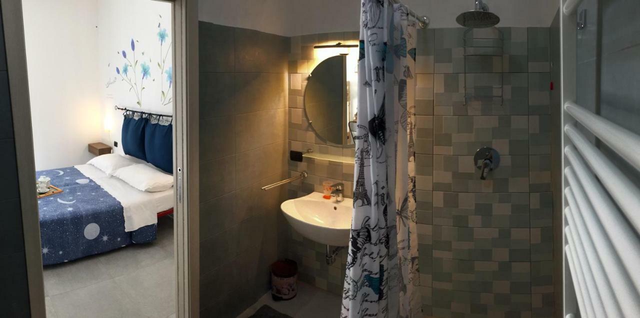 B&B Honey Rooms ซารอนโน ภายนอก รูปภาพ