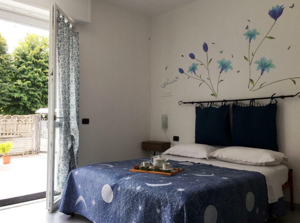 B&B Honey Rooms ซารอนโน ภายนอก รูปภาพ