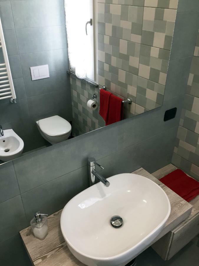 B&B Honey Rooms ซารอนโน ภายนอก รูปภาพ